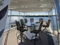 Southern Bell is a Beautiful Houseboat cozy and relaxing.