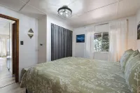 Cozy Winter Cabin! On 1 Acre w Wood Burning Fireplace and Dark Skies!