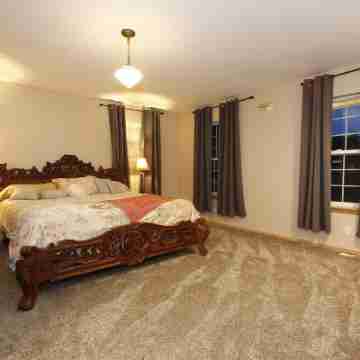 Alegria!  Five Bedroom Colonial Style Home Conveniently Located! Pet Friendly! Rooms