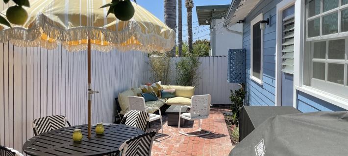 Inn Through the Orange Door - Laguna Village cottage Hotels in Orange County