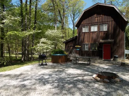 Caddo River Crossing - The Barn Cabin - Has access to the Caddo River Отели в г. Каддо Гэп