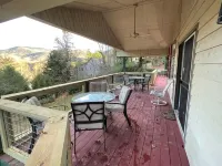 Large Resort Cabin with Breathtaking Mountain Views + Firepit Hotels in Sky Valley