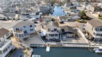 Waterfront w/dock & hot tub, bring your boat/jet ski-5 minutes from beach-LBI!!!