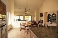 Airy Oasis Sleeps 8- Pool, Spa & Pool Table