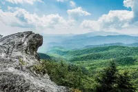 Biergarten Luxe - Center of Downtown Blowing Rock - NEWLY LISTED