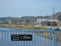 Nice apartment with terrace in the center Hotels in Landerneau