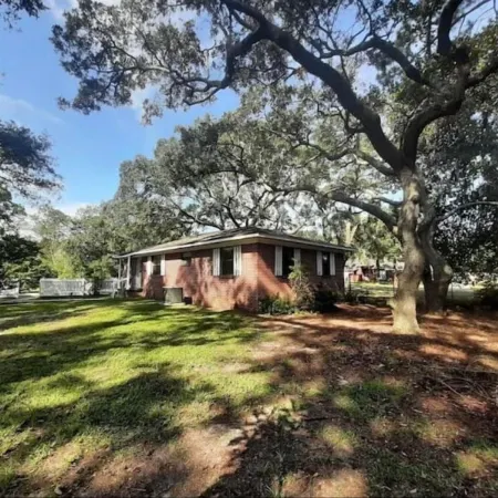 Relaxing 3 BR home close to Water, NAS, Perdido