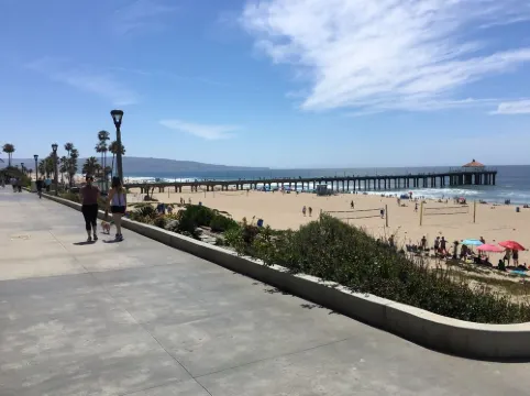 Charming Studio w/ Fireplace & Kitchen — Steps to Sand