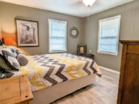 Cricket Hollow with Dock and private Lake Access Sleeps 6 Hotels in Murray County