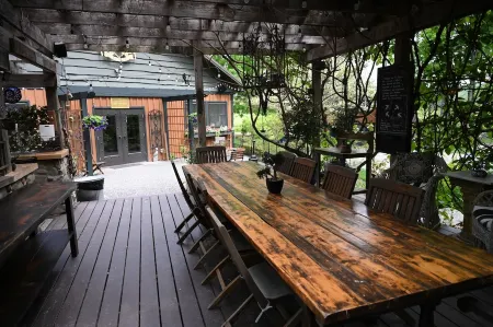 Scottland Yard Farm -Queen's Quarters