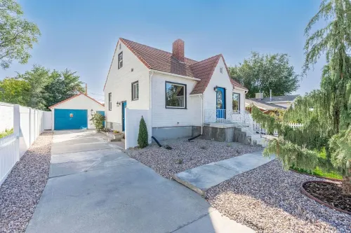 Art Deco Oasis: Pool, Hot Tub, 5 BDR, 3 BTH, 2 King Beds, Arcade, BBQ,  4 TV's