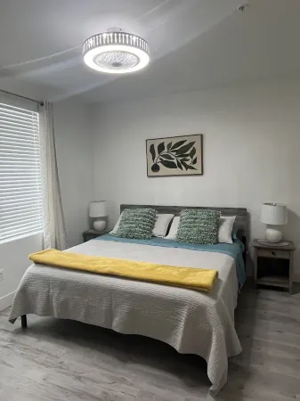 New Condo near downtown Sarasota Отели рядом с достопримечательностью «Ринглингский колледж изобразительных искусств и дизайна»