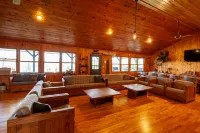 Your own private lake with lodge! Sleeps 24 people. Lots of parking.