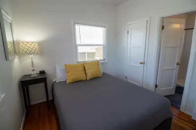 Cozy Cottage - Walk to SDSU - Laundry - Central Hotels in Mid-City