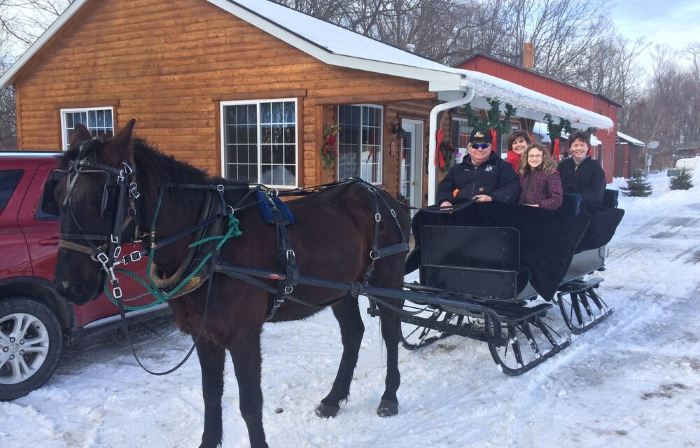 Country Cabin In The Heart Of Amish Country In Scenic Valley Near Canton, MN