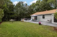 Great location! Short walk to the beach, 5min drive to center! A lot of capacity