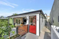 2-Bedroom 2 Bath Vacation Home Walking Distance to Fashion Island