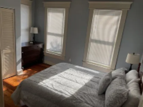 2/2 Apt downtown in restored historic home yr 1891