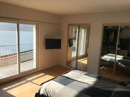 Luxury apartment with terrace on the shores of Lake Chambon overlooking Sancy