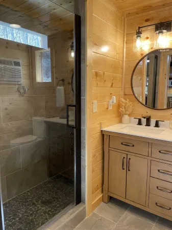 Cozy Hocking Hills Cabin on 20 private acres! Only 7 miles from State Park!