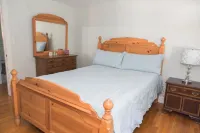 Relax by Oak Bluffs Harbor, enjoy your 3-bedroom East Chip retreat