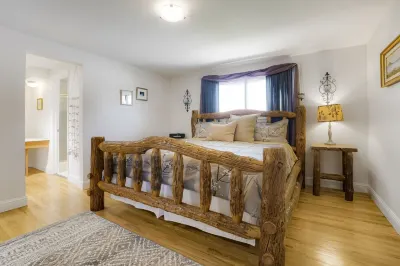 Family-Friendly Retreat Near Rocky Mountain Adventure.  Pet Friendly!!