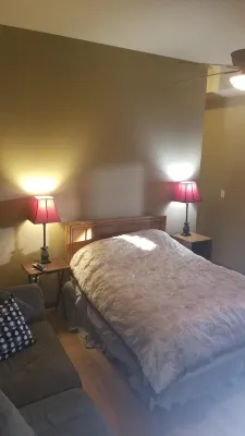 Spacious 2 bedroom apartment with 3 queen beds and 2 full baths Hotels near Coin Operated Laundromat