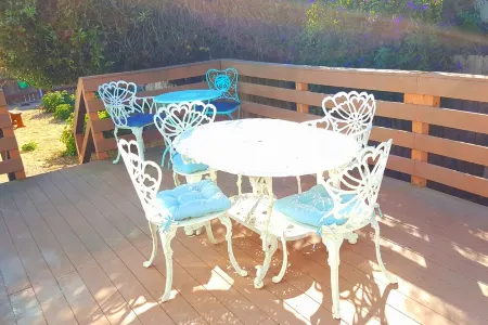 5 Minute Walk to Beach! 4 Br 2 Bath Gorgeous Private Classic California Bungalow