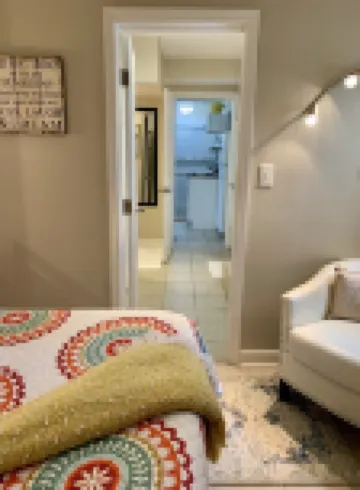 Bear House 1890, Sherfey Suite, Perfect Getaway, Walk to Cafes, Outdoor Activity