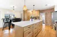 Pool, bbq & large backyard in charming downtown. Pet Friendly!