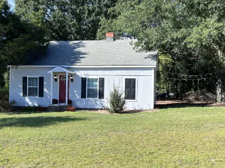 Remodeled historic house, near Pageland, with WI-FI and parking FREE
