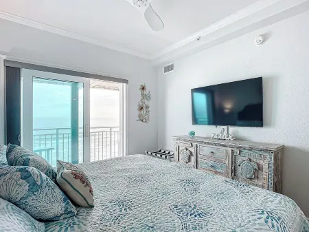 Ocean Front Condo - Sea Turtle PenthouseBreathtaking View -Walk to Flagler Ave Отели рядом с достопримечательностью «Marine Discovery Center»