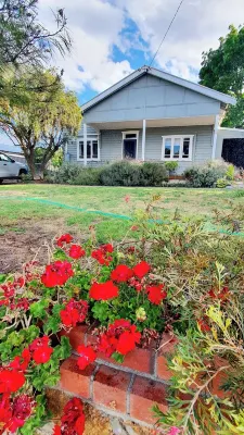 Cosy, 1930's Country Style Cottage, Walking Distance From Town.