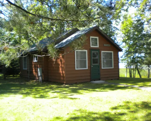 Escape to cozy, secluded lakefront cabin in the north woods イタスカのホテル