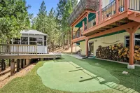 Big Oso Cabin: Views, Private Hot Tub & Backyard Putting Green