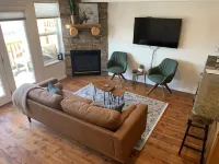 Newly updated 2 bedroom/bath condo close to 3 ski areas