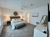4 cruiser bikes, 8 beach chairs, .5 mile to beach POOL OPEN!