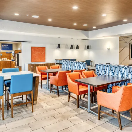 Holiday Inn Express & Suites GREEN BAY EAST by IHG