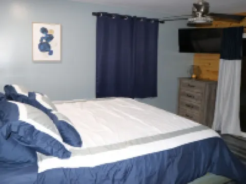 An Escape to a Dream of Green and relaxation. Hotels in Gary