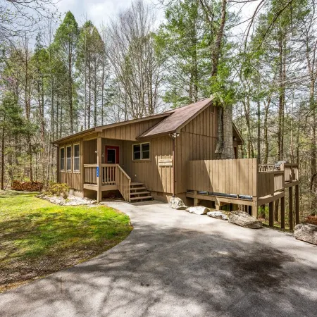 Updated and Styled Cabin w/Garage Near Cades Cove Entrance to National Park