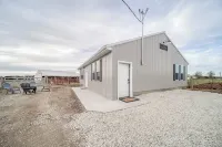 The Concord: A charming 2-bed 2-bath pet friendly house in historic Saint James