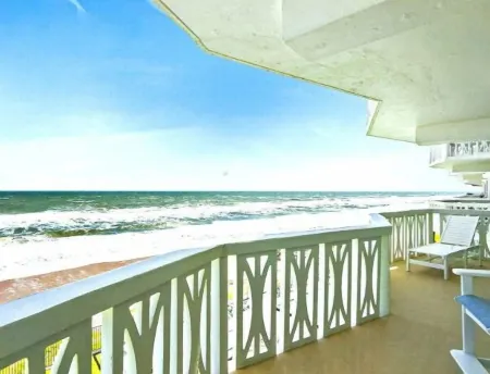 DIRECT BEACH FRONT CONDO!     PANORAMIC OCEAN VIEW!  NO DRIVE BEACH! Отели в г. Ормонд Бич
