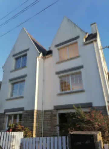 Spacious villa with sea view, 200 m from the beach.