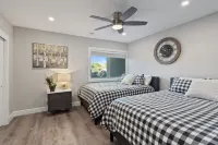 BRAND NEW Luxury Bungalow with 4 heated pools فنادق في 