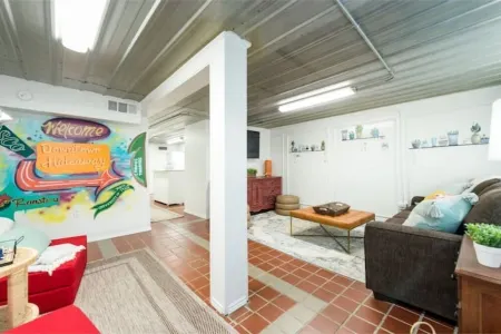 Downtown Hideaway on trendy Denton square Отели рядом с достопримечательностью «University of North Texas»