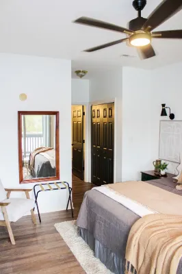 Modern Lake Front Condo | Renovated Professionally  | Amenities فنادق في 