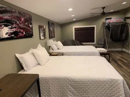 Outdoor Oasis and Pickleball Paradise: Fishing, Paddle-boarding, Swimming