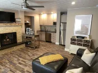 Beautifully renovated Crooked Lakefront Condo 1 Bed & 1.5 Baths-Legacy Up North