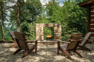 Cliffside Cabin 2 King ALCOVES, Hot Tub, Cargo Net