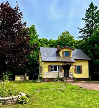 Trailside #3 ~ Winter Fun Retreat! Ski, Snowboard, Snowmobile, Hot Tub, Hiking!